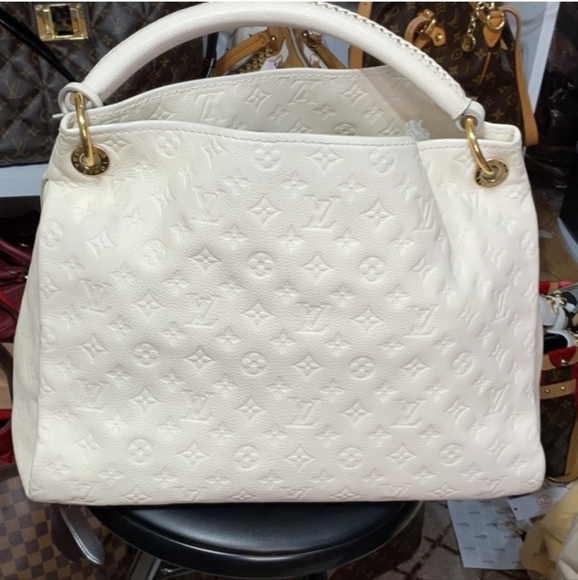 Louis Vuitton Handbags - Louis Vuitton Empreinte Artsy MM White Leather Shoulder Tote Bag